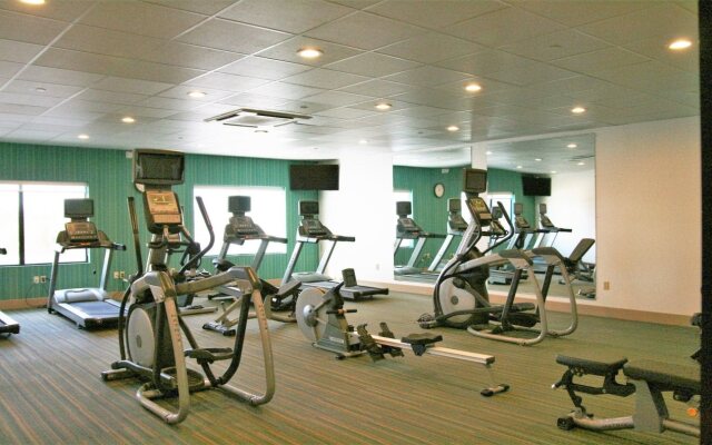 Holiday Inn Express & Suites Clarion by IHG