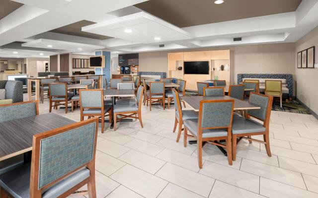 Holiday Inn Express & Suites Marysville, an IHG Hotel