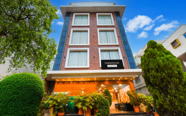 Super Townhouse Near Marine Drive