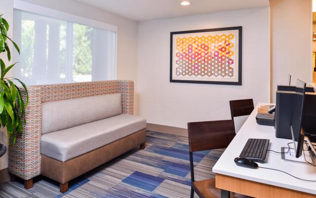 Holiday Inn Express & Suites Lacey – Olympia by IHG