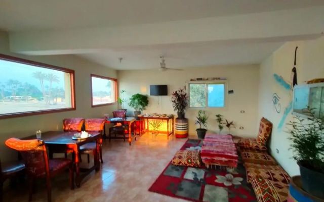 Seror Guest House