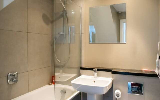 Modern 1 Bed 2-storey Flat in Clapton