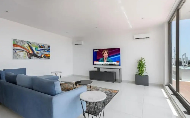 Four-Two Africa Lane Luxury Apartment