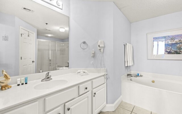 Palacio Condos by Hosteeva