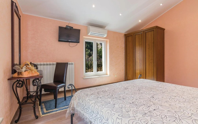 Nice Home in Rovinj With Wifi and 2 Bedrooms