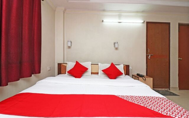 OYO 29941 Hotel Hukum Palace
