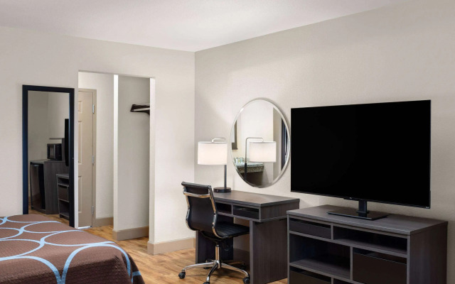 Super 8 by Wyndham Fallon