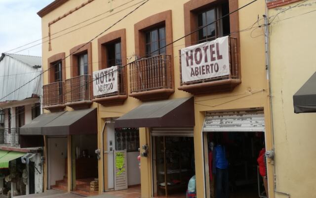 Hotel y Plaza Jalpan