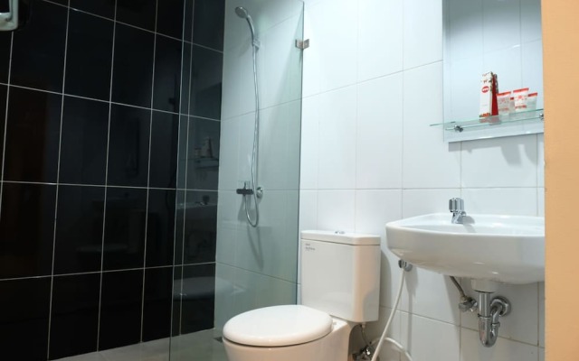 OYO 1138 Purple Hotel