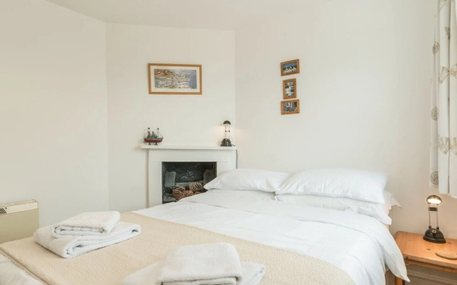 3B Coastguard Cottages