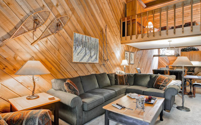 Ridgepoint Townhomes by East West Hospitality