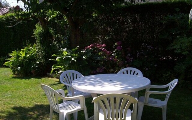 Stunning Holiday Home in Escalles near Sea