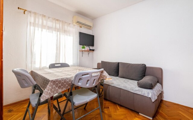 Nice Home in Rovanjska With 1 Bedrooms and Wifi