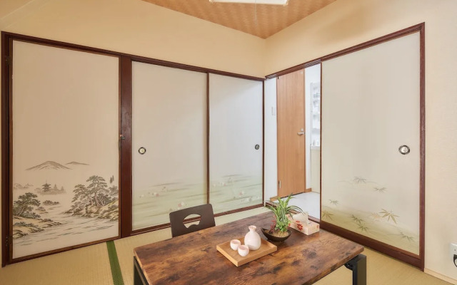 Sakuragawa no midoribashi Japan Villa/Osaka castle