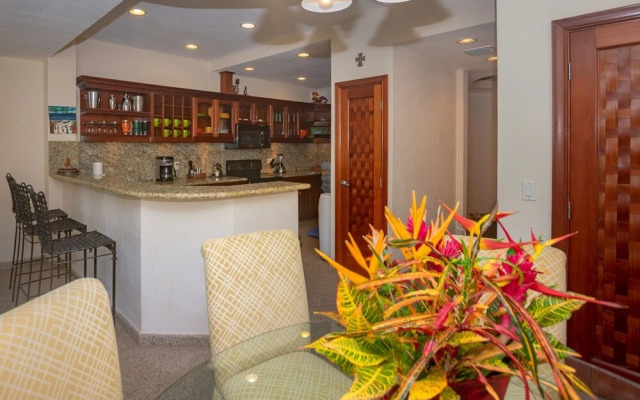 Lawson Rock - Angelfish 201 2 Bedroom Condo by RedAwning