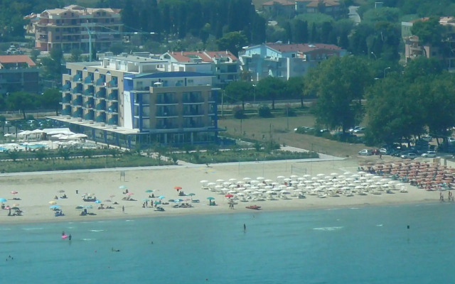 Roses Hotel