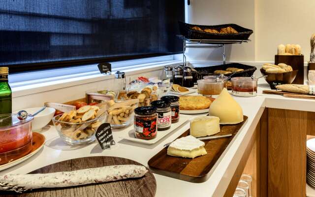 Catalonia Giralda Hotel