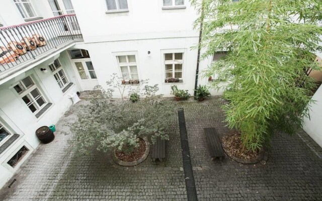 Beautiful Apartment Near Charles Bridge