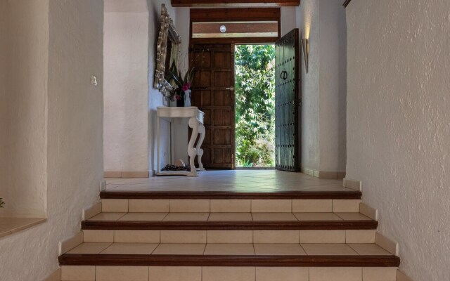 Opulent Villa in Casares With Luxurious Pool House & Jacuzzi