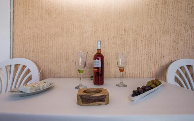 Paradise Bar Luxury Apartments