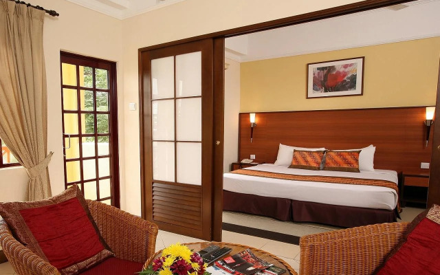 Flamingo Hotel by The Lake