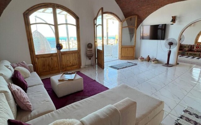 Immaculate 3-bed Apartment sea View