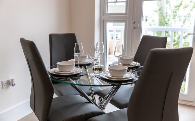 Reading Green Park Village Serviced Apt