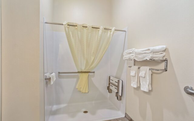 Cobblestone Hotel & Suites - Central Wisconsin Airport