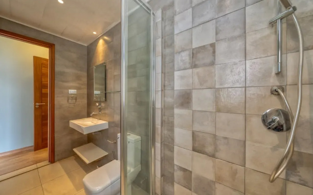 Kikambala Modern Apartment with Balcony