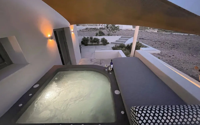 VILLA DI CAPO - Santorini Old Winery Luxury Villas