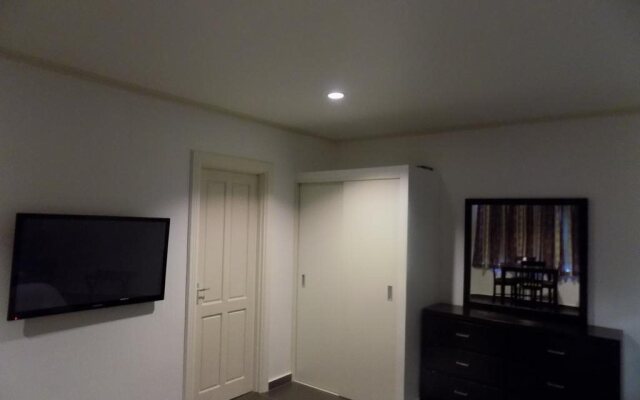 The Mansion Suites