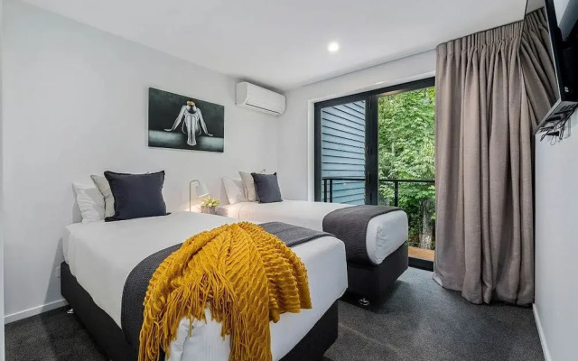 Bright, Modern, Plush - Brand New Townhouse