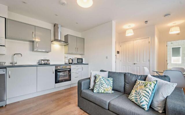 Glanville Road, Apartments