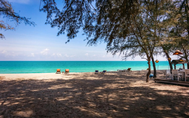 Mumsa Beach Resort & Restaurant