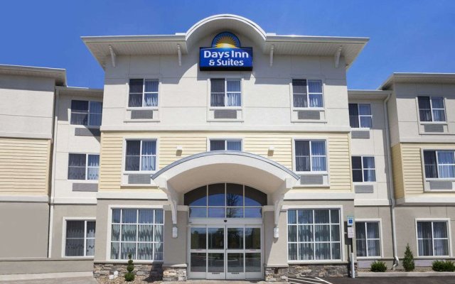 Days Inn & Suites By Wyndham Altoona