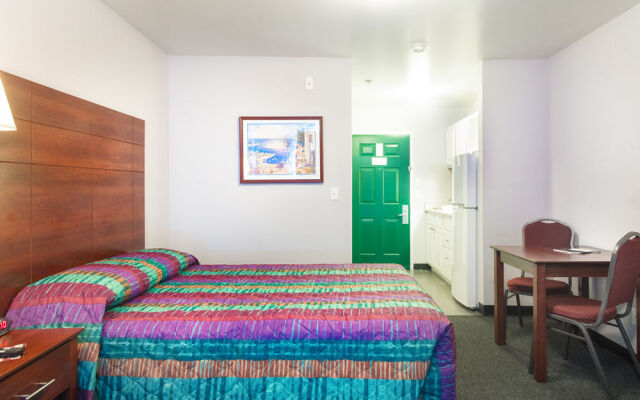Savannah Suites - Arvada, Colorado