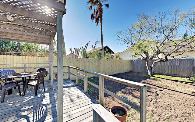 The Purple House - Four Bedroom Home