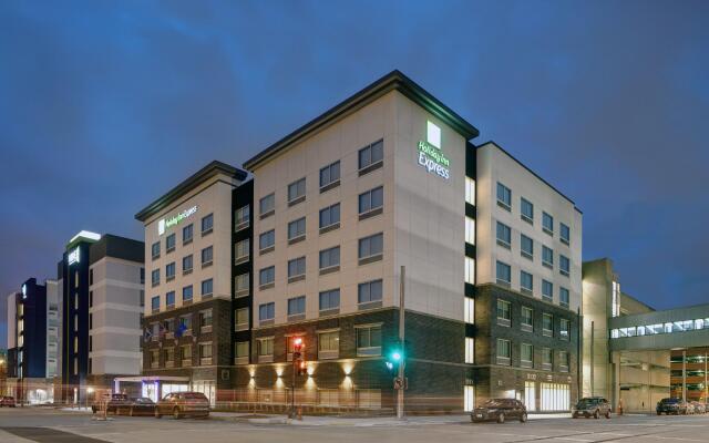 Holiday Inn Express Milwaukee Downtown by IHG
