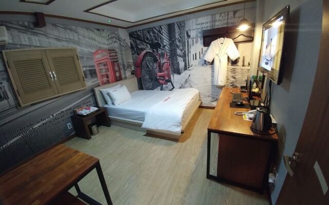 LOL Motel