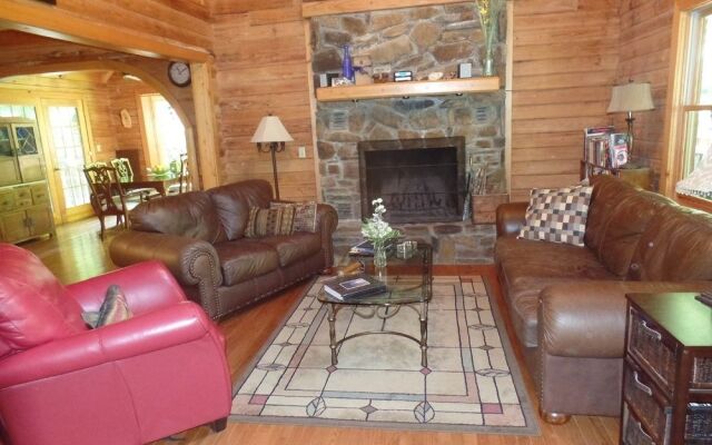 Creekside Paradise Bed and Breakfast