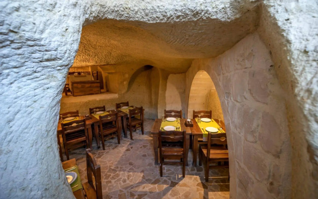 Sinasos Palace Cave Hotel
