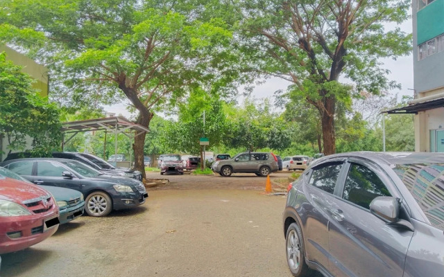 The Royale Sentra Tower Kuning