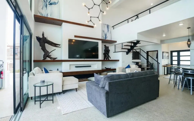 Spacious 4-bed Villa in Placencia Village w Pool