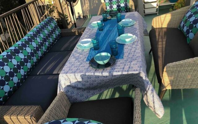 Boutique Triple House With Garden & Roof Terrace