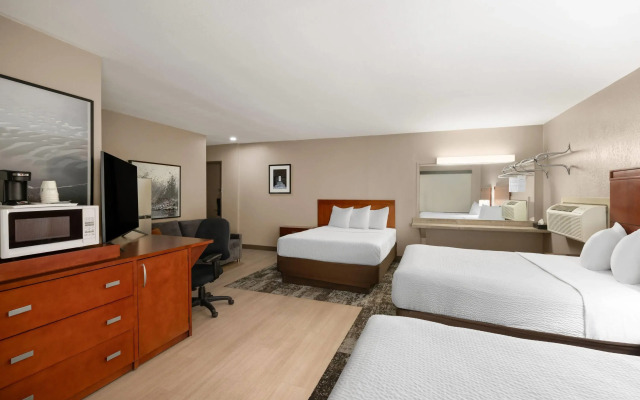 Travelodge by Wyndham Parker