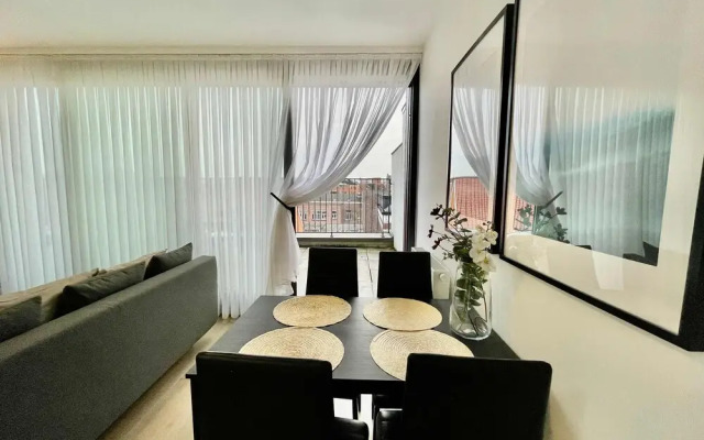 Modern 1BR Near Diamond District by Oneluxstay