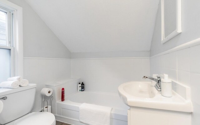 2BR Apartment Near Waterfalls Trails Parks