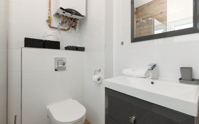Lake House Sosnowy Las Mielno by Renters