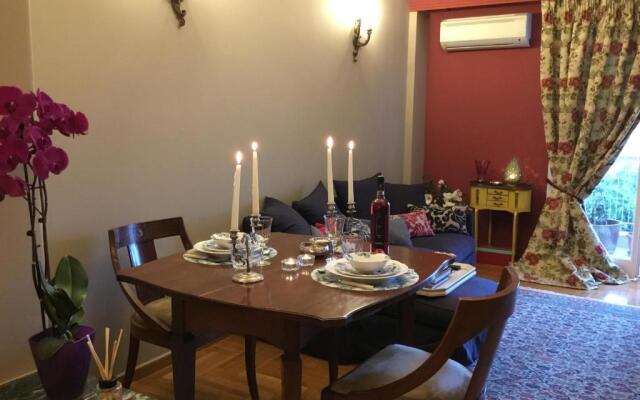 Athens-Plaka, Peter’s beautiful apartment in Temple of Zeus
