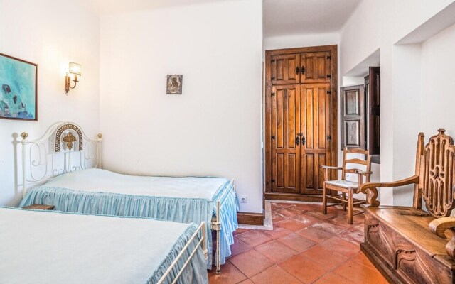 Beautiful Home in Grândola With Wifi and 4 Bedrooms